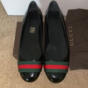 Gucci Flats with red and green band